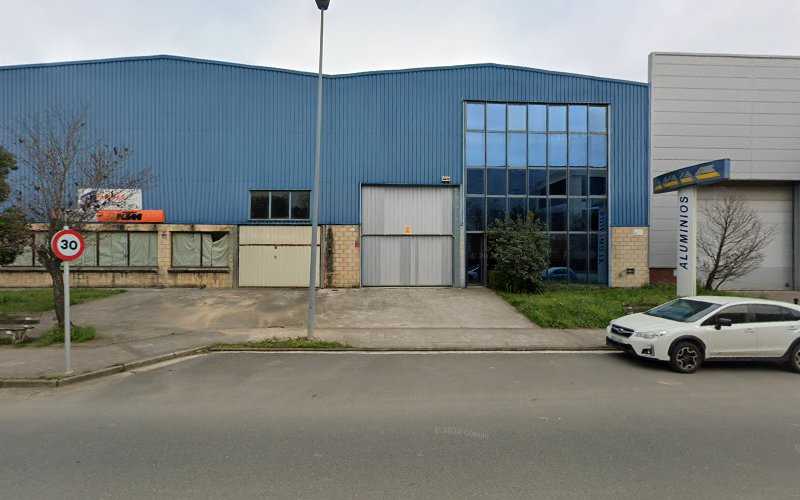 Fotografia tomada fuera de Aluminios Anaiak S.L. - Carpintería metálica y de aluminio en Azpeitia, Guipúzcoa