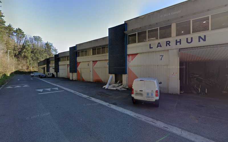 Fotografia tomada fuera de Larhun - Carpintería metálica y de aluminio en Zumaia, Guipúzcoa