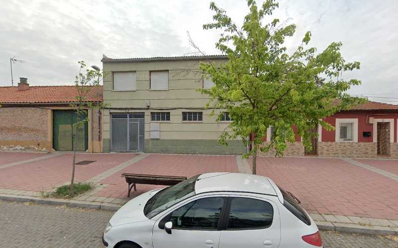 Fotografia tomada fuera de Carpintería Roberto Yenes - Carpintero en Valladolid, Valladolid