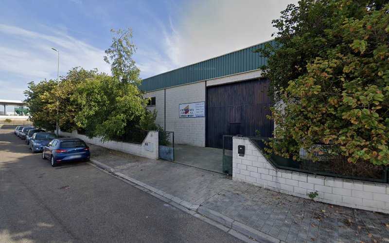 Fotografia tomada fuera de Cristalería Loreña S.L - Carpintería metálica y de aluminio en Lora del Río, Sevilla