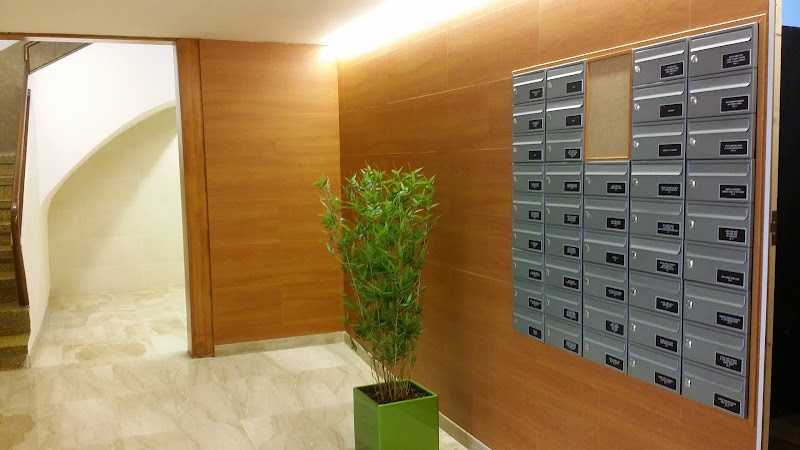 Fotografia tomada fuera de Fusteria Ebenisteria Albert - Ebenista en Barcelona, Barcelona