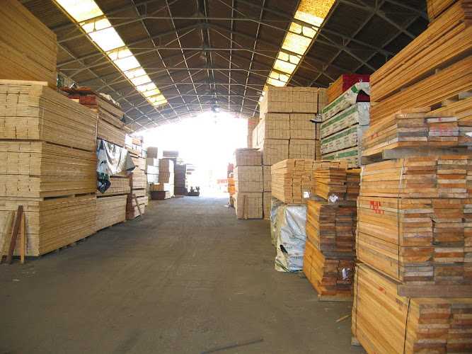 Fotografia tomada fuera de Maderas RADO - Empresa maderera en Alcorcón, Madrid