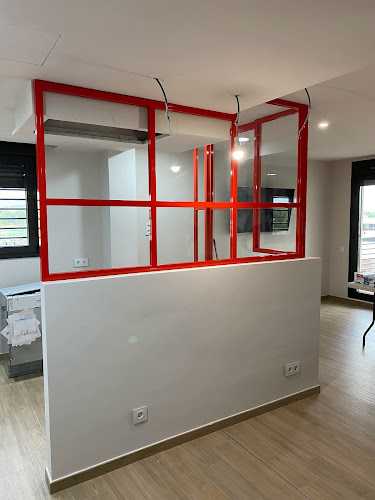 Fotografia tomada fuera de Ceralc Design - Carpintería de aluminio y PVC - Carpintería metálica y de aluminio en Madrid, Madrid