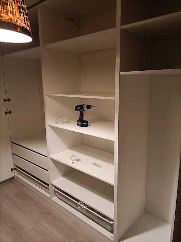 Fotografia tomada fuera de Mueble Seguro - Montador de Muebles - Carpintero en Madrid, Madrid