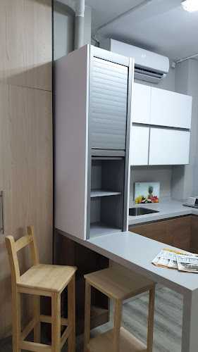 Fotografia tomada fuera de Maderas Hermanos Albalat S.L. - Establecimiento de venta de madera en Almuñécar, Granada