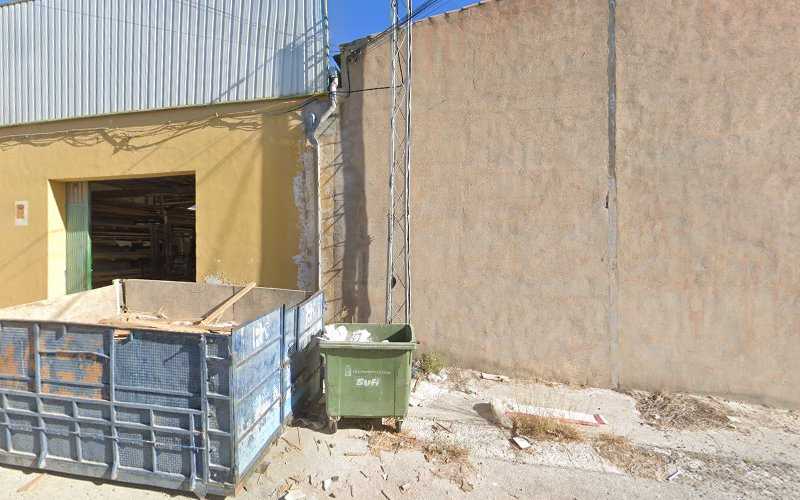 Fotografia tomada fuera de Carpintería y Diseño Ramón Torres - Carpintero en Baza, Granada