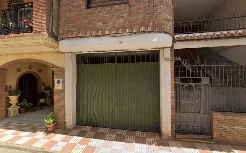 Fotografia tomada fuera de Tomás Ruiz Teruel - Carpintería metálica y de aluminio en Huétor Tájar, Granada
