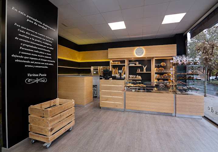 Fotografia tomada fuera de Richard Monguilod Mobiliario - Ebanista en Navarrete, La Rioja