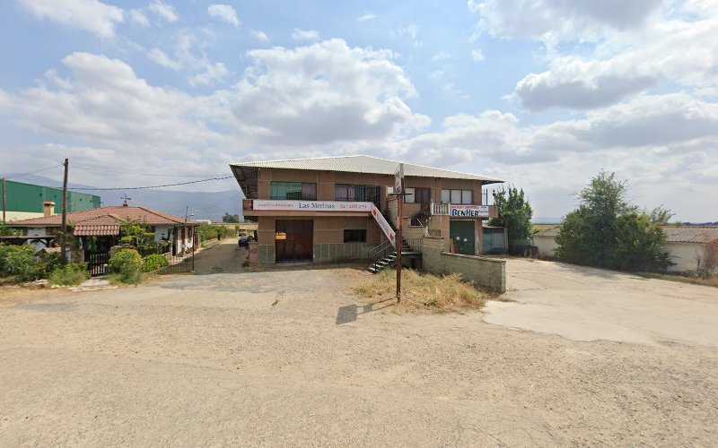 Fotografia tomada fuera de Muebles Y Carpintería Ben Her - Tienda de muebles en Zarza de Granadilla, Cáceres
