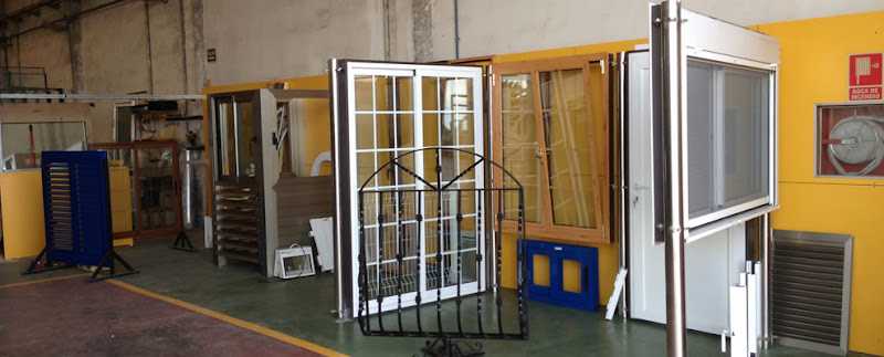 Fotografia tomada fuera de Carpintería Granada S.L. - Carpintería metálica y de aluminio en Silla, Valencia