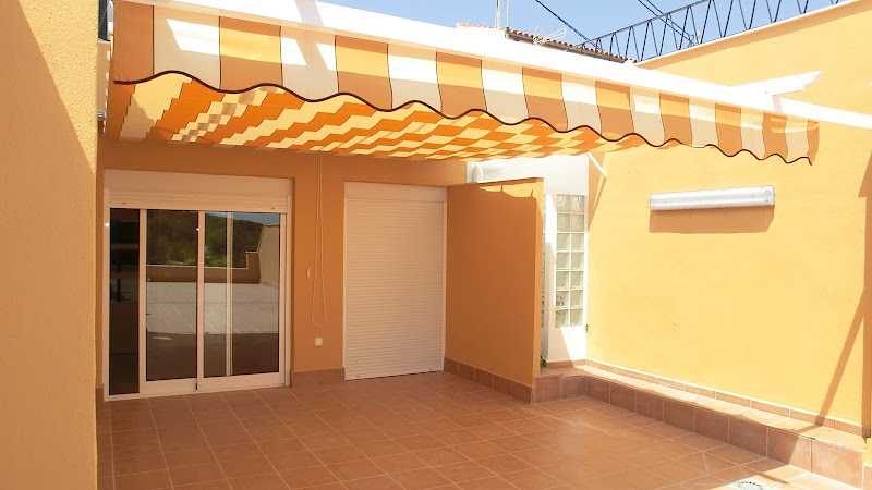 Fotografia tomada fuera de Garbinet - Instalaciones y obras - Carpintería en Alicante, Alicante