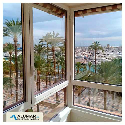 Fotografia tomada fuera de Alumar - Cerramientos de Aluminio y Metal en Alicante - Carpintería metálica y de aluminio en Alicante, Alicante