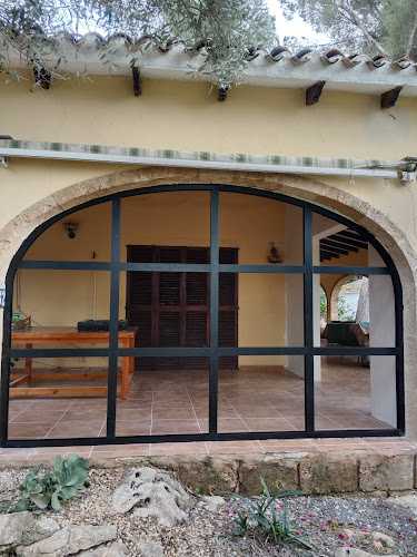 Fotografia tomada fuera de Aluminios JG - Carpintería de aluminio - Alicante - Carpintería metálica y de aluminio en Alicante, Alicante