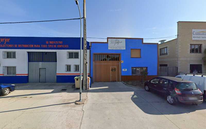 Fotografia tomada fuera de Hijos de Julio Fraile, S.L. - Carpintero en Pedrajas de San Esteban, Valladolid