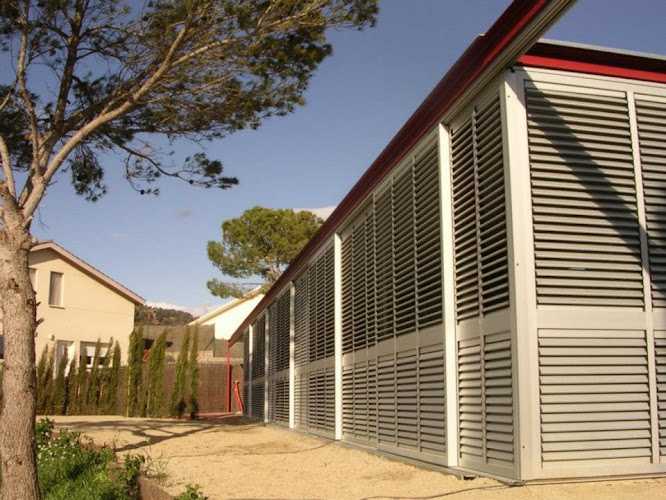 Fotografia tomada fuera de Solucions Tecniques d'Alumini - Carpintería metálica y de aluminio en Esparreguera, Barcelona