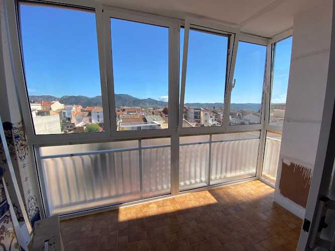 Fotografia tomada fuera de Aluminio José Paredes - Carpintería metálica y de aluminio en Esparreguera, Barcelona