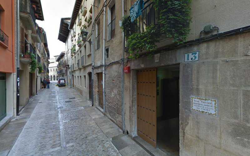 Fotografia tomada fuera de Carpintería Hermanos Pascual Larrion - Carpintería en Estella, Navarra