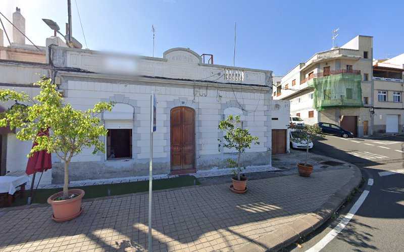 Fotografia tomada fuera de Carpintería Manuel Ángel. Armarios, cocinas, puertas.... - Carpintería en Santidad - Arucas, Las Palmas