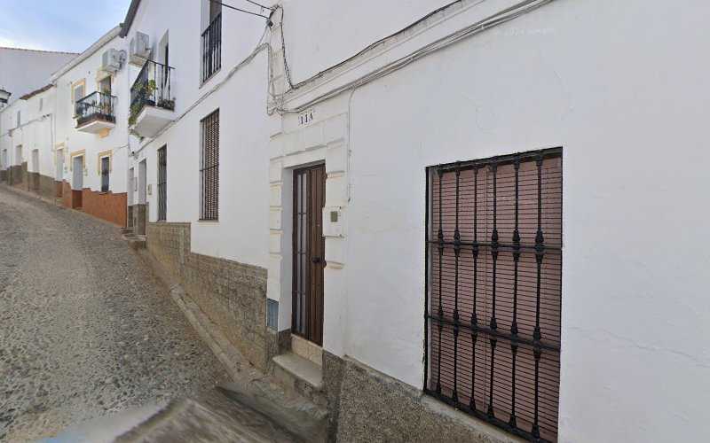 Fotografia tomada fuera de Carpintería Riqueza - Tienda de armarios en Aroche, Huelva