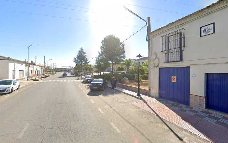 Fotografia tomada fuera de Carpintería Metálica Hermanos Moyano Cb - Carpintería metálica y de aluminio en Arjonilla, Jaén