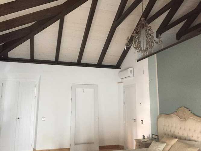 Fotografia tomada fuera de DecorArahal - Carpintero en Arahal, Sevilla