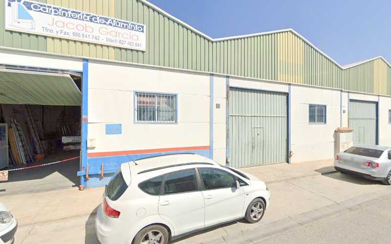 Fotografia tomada fuera de Carpintería De Aluminio Jacob García - Fábrica en Arahal, Sevilla