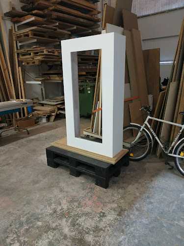 Fotografia tomada fuera de Carpintería Iriberri - Carpintero en Hernani, Guipúzcoa