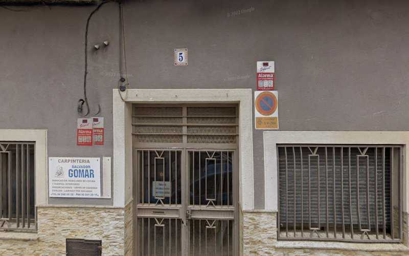 Fotografia tomada fuera de Carpintería Salvador Gomar - Tienda de armarios en Alzira, Valencia
