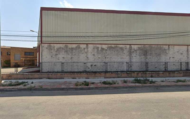 Fotografia tomada fuera de Tableros Castells, S.A - Empresa maderera en Alzira, Valencia