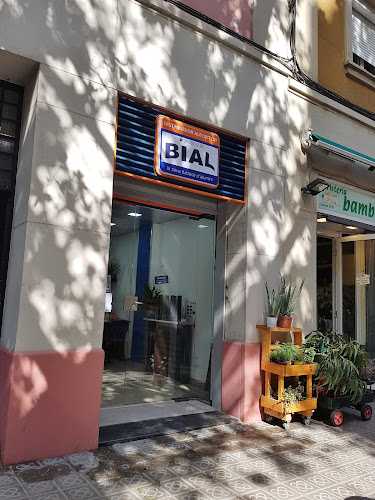 Fotografia tomada fuera de Bial Carpintería de Aluminio - Carpintería metálica y de aluminio en Barcelona, Barcelona
