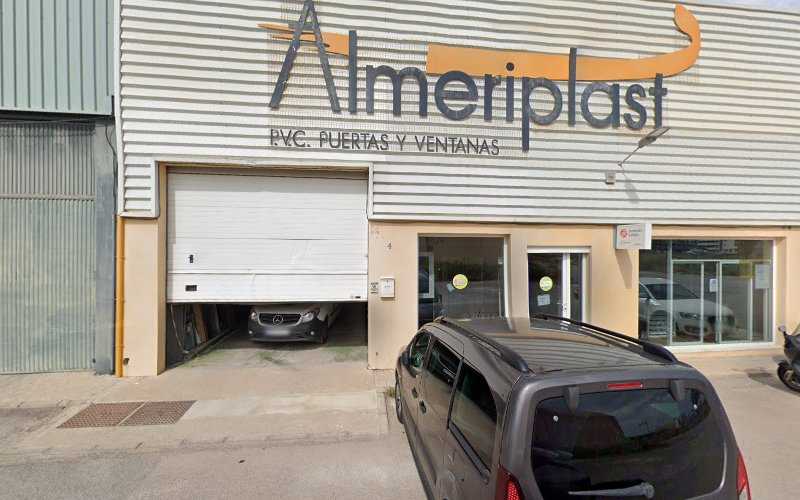 Fotografia tomada fuera de Almeriplast - Carpintería en Roquetas de Mar, Almería