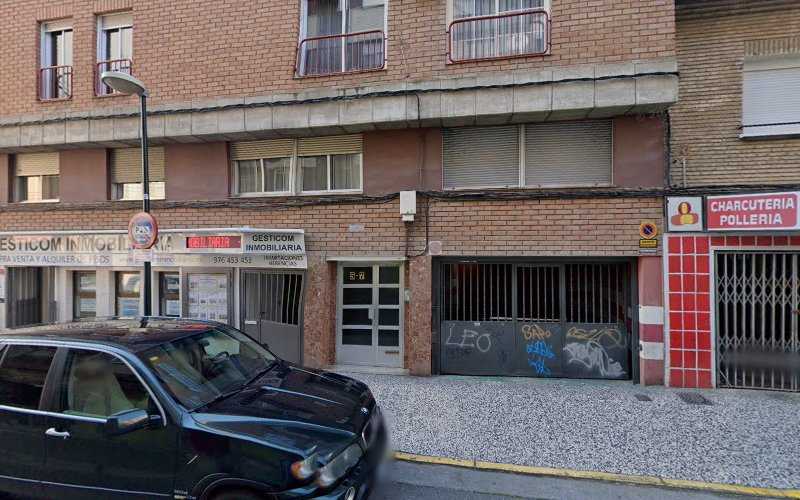 Fotografia tomada fuera de Pin8 Muebles - Carpintería en Zaragoza, Zaragoza