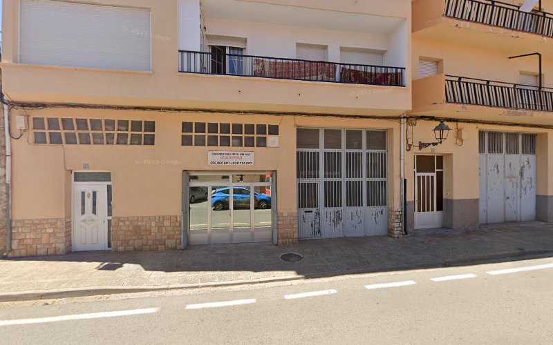 Fotografia tomada fuera de Carpintería De Aluminio Izquierdo S L - Carpintería metálica y de aluminio en Cedrillas, Teruel