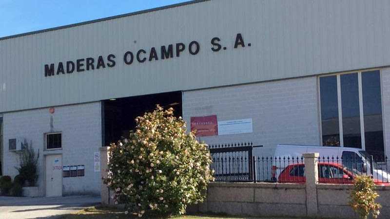 Fotografia tomada fuera de Maderas Ocampo - Establecimiento de venta de madera en O Pereiro de Aguiar, Orense