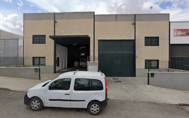 Fotografia tomada fuera de Carpintería Metálica Carlos Vergara - Carpintería en El Viso del Alcor, Sevilla