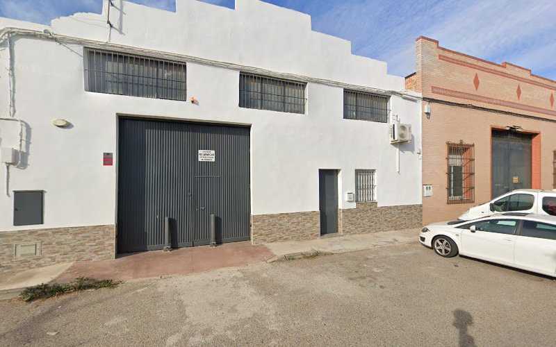 Fotografia tomada fuera de Carpintería Los Alcores S L - Tienda de armarios en El Viso del Alcor, Sevilla