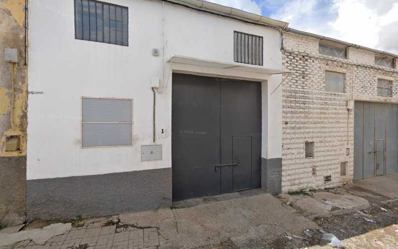Fotografia tomada fuera de ALUCOR 80 - Especialistas en Aluminio y PVC - Carpintería metálica y de aluminio en El Viso del Alcor, Sevilla
