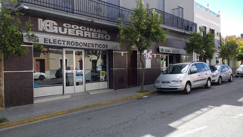 Fotografia tomada fuera de Muebles Guerrero - Tienda de muebles de cocina en El Viso del Alcor, Sevilla