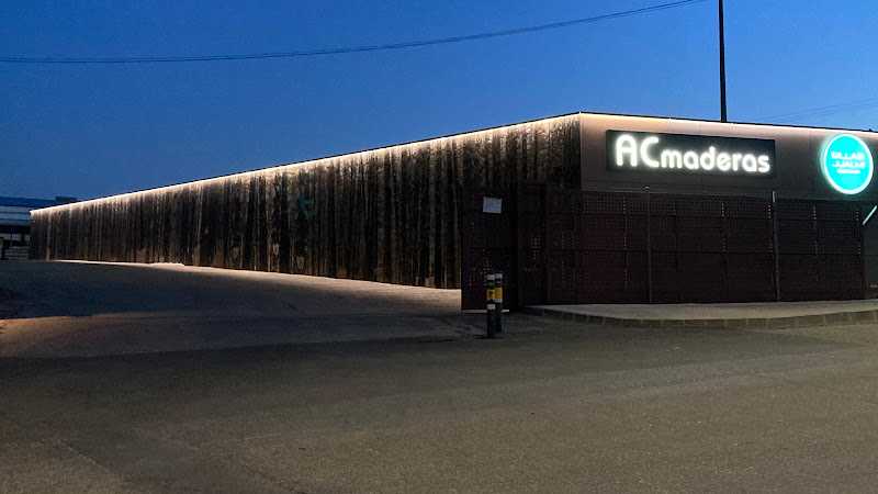 Fotografia tomada fuera de ACmaderas - Establecimiento de venta de madera en L'Olleria, Valencia