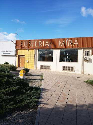 Fotografia tomada fuera de Fustería Javier Mira - Tienda de muebles en Daimús, Valencia