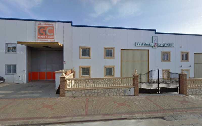 Fotografia tomada fuera de Aluminios García y Casal - Carpintería metálica y de aluminio en Guadix, Granada