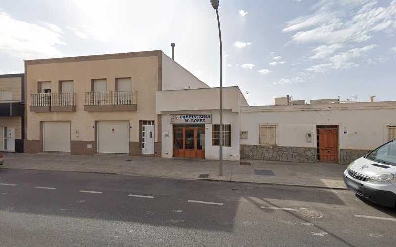Fotografia tomada fuera de Carpinteria M. Lopez - Carpintero en El Parador de las Hortichuelas, Almería
