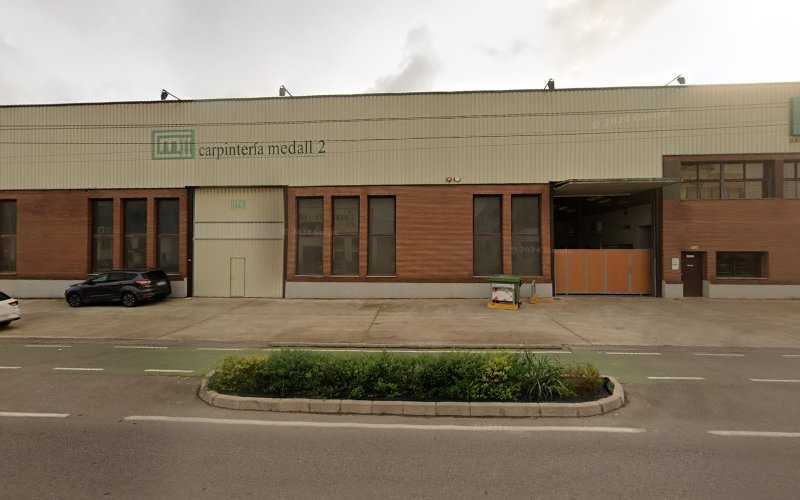 Fotografia tomada fuera de carpinteria medall - Fábrica de puertas en Castellón de la Plana, Castellón