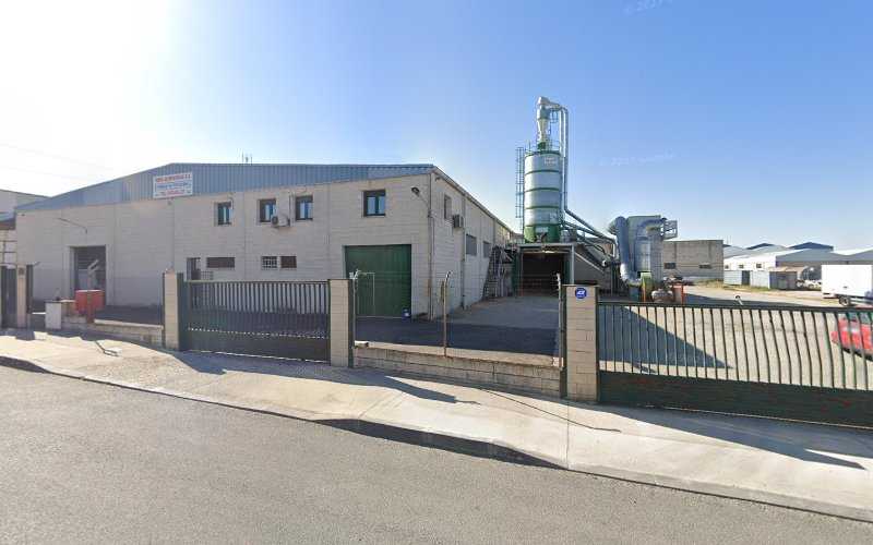 Fotografia tomada fuera de Hermanos Colmenarejo S A - Establecimiento de venta de madera en Colmenar Viejo, Madrid