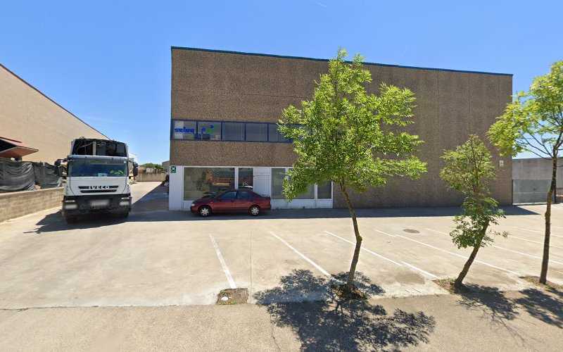 Fotografia tomada fuera de Fusteria i Lacats Albert, S.L. - Carpintería en Cassà de la Selva, Girona