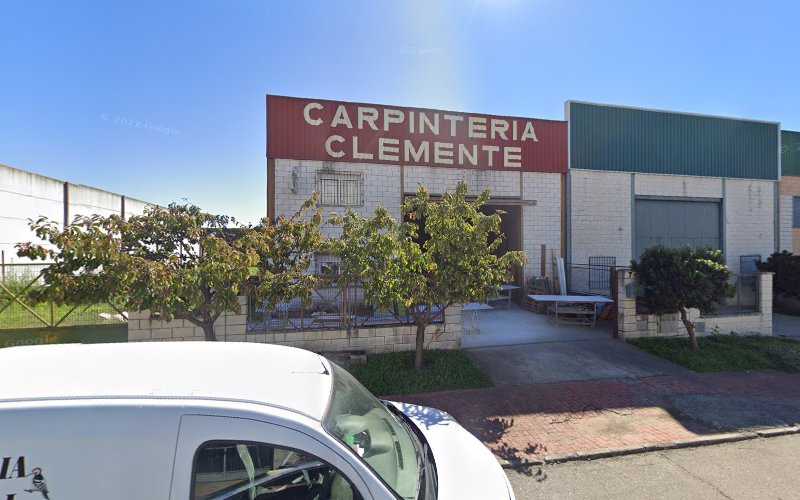 Fotografia tomada fuera de Carpintería Clemente - Tienda de armarios en Atalaya, Cáceres