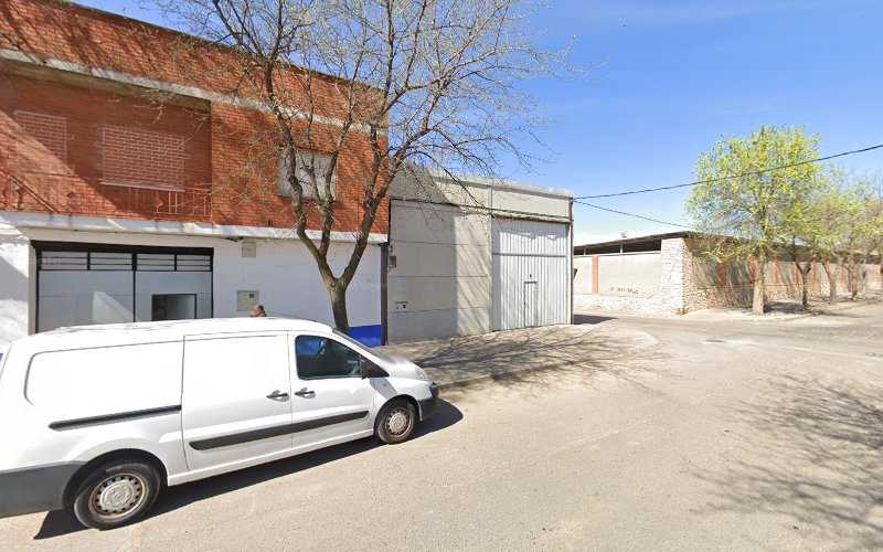 Fotografia tomada fuera de Carpintería Juan Miguel Violero - Carpintero en Campo de Criptana, Ciudad Real