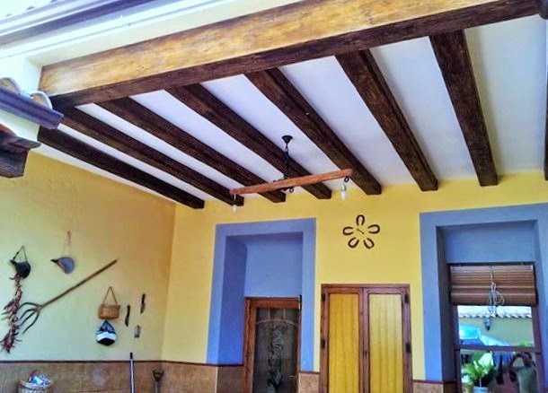 Fotografia tomada fuera de Vigas Imitación Madera - Contratista de acabado de interiores en Campo de Criptana, Ciudad Real