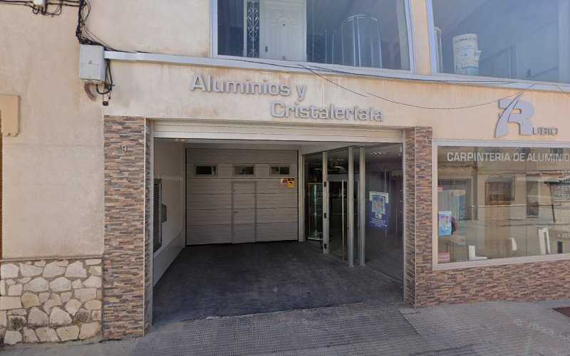 Fotografia tomada fuera de TALLERES Y MONTAJES RUBIO,S.L. - Carpintería metálica y de aluminio en Campo de Criptana, Ciudad Real