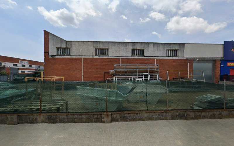 Fotografia tomada fuera de INNOVACIONS METALIK S.L. - Carpintero en Caldes de Montbui, Barcelona